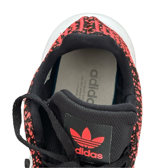 KID'S ADIDAS ORIGINALS SWIFT RUN J BLACK WHITE SIGNAL CORAL Sneaker Sz 4.5 Youth - Picture 5 of 6
